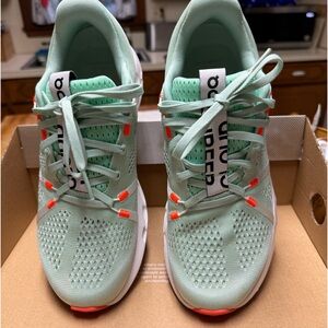 9w on cloud brand new light green and white only wore 2hrs